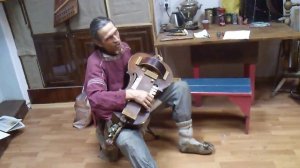 Колесная лира —народный музыкальный инстр.Исполнение