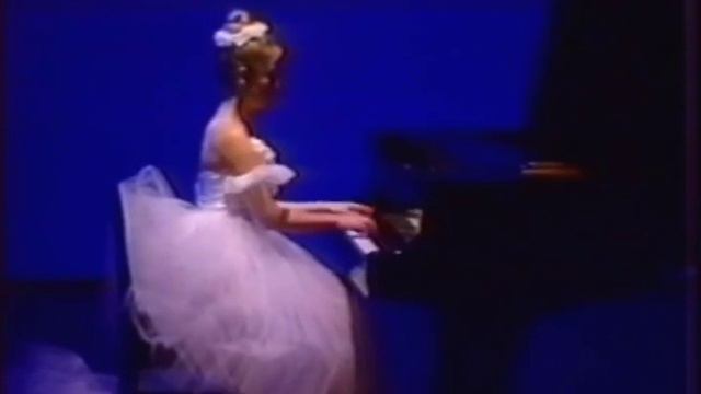 Ewa Ritchie "Chopin's Waltz" Performance in Japan смотреть онлайн