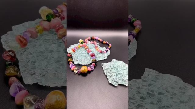 Камень - радуга 🌈 Такой разный, но такой красивый турмалин. В наличии ✅ смотреть онлайн
