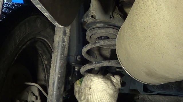 Установка проставок для  клиренса  на Лада Ларгус.