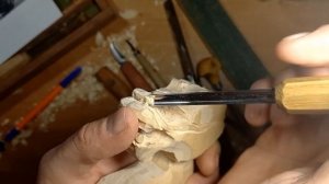 Китайский дракон. Резьба по дереву.