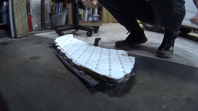 Перетяжка дверных карт! Установка откидного подлокотника! Устранение складок на чехлах! смотреть онлайн