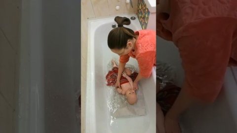 ОСТОРОЖНО! Купание в малом количестве воды. Читайте описание