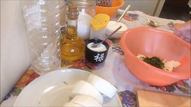 59. Два салата из одной редьки - мужу и мне. Оба очень вкусные! смотреть онлайн