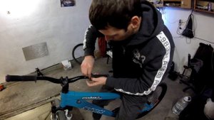 Меняем грипсы на BMX/МТБ (установка грипс на руль) надеваем грипсы без усилия/Установка грипс