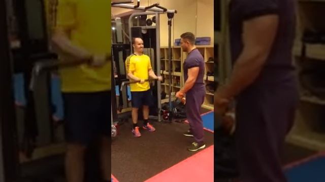 5 Качаем Бицепс Комплекс упражнений от Дмитрия Салика (англ. Dmitry Salik) смотреть онлайн