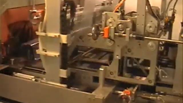 Continuous Motion In-Line Aerosol Shrink Bundling System - Tekkra 5100 смотреть онлайн