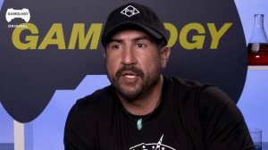 СНАЙПЕР смотрит Миссию ВСЕ В КАМУФЛЯЖЕ из CoD 4: Modern Warfare | Реакция Профи