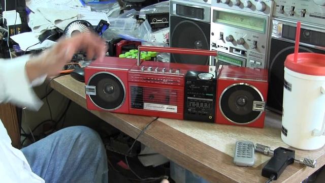 Sanyo MR-FF2 How to detach the speakers смотреть онлайн