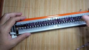 Вязание на машинке "Ивушка".  Снуд резинкой 1/1