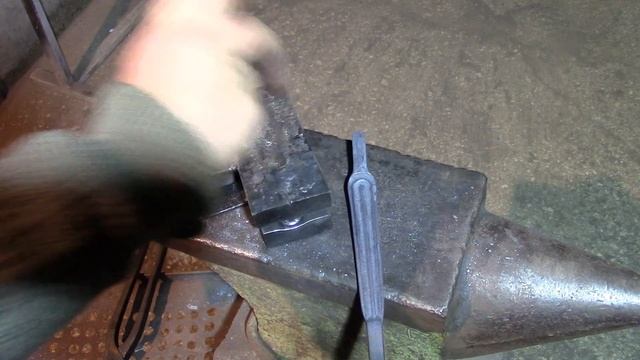 Нанесение фактуры на пруток штампом - художественная ковка металла смотреть онлайн