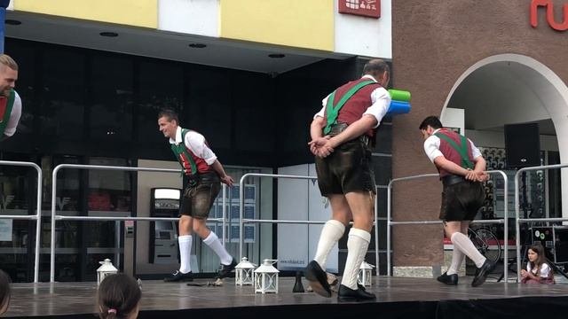 Тирольские национальные танцы, гид по Тиролю, что посмотреть в Тироле, Альпы Летом.