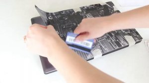 Как наклеить виниловую наклейку SKINZ.RU на ноутбук