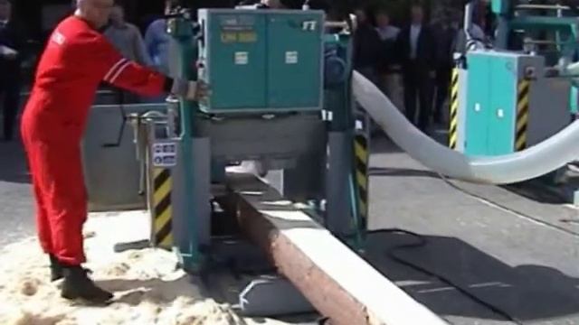 Дисковый бревнопильный станок углового пиления UH 500R