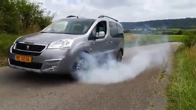 Peugeot tepee partner BURNOUT смотреть онлайн