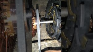 Замена щеток на электродвигателе печки на бульдозере CAT