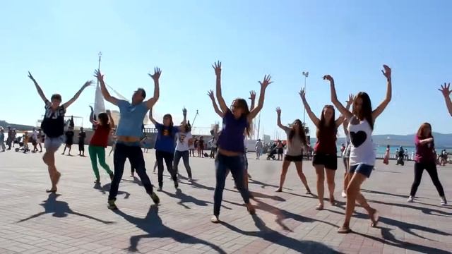 Флешмоб геленджик 22.08.2012 смотреть онлайн