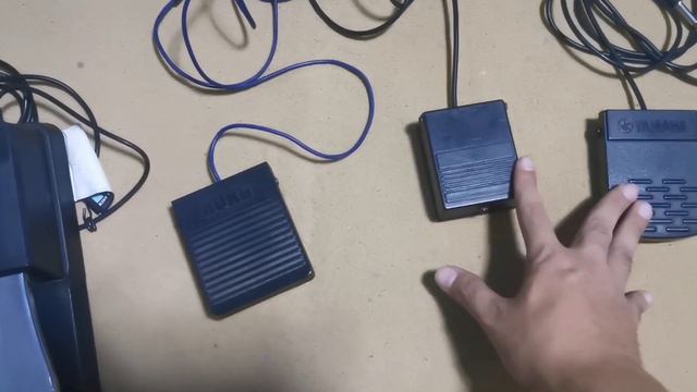 Sustain Pedal / Damper Pedal Digital Piano Keyboard Accessories Korg vs Roland vs Yamaha Review смотреть онлайн