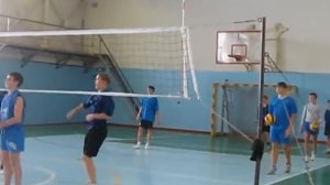 разминка мальчиков на волейболе