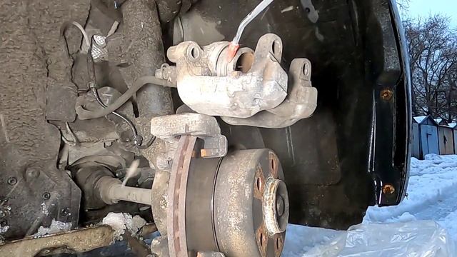 BMW F30 320D X drive, замена передних тормозных колодок и датчика, сброс сервиса по замене колодок. смотреть онлайн