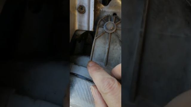 Замена габаритной лампочки передней фары Дэу Матиз смотреть онлайн