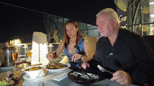 Sky32 Rooftop Dining with fantastic city views смотреть онлайн