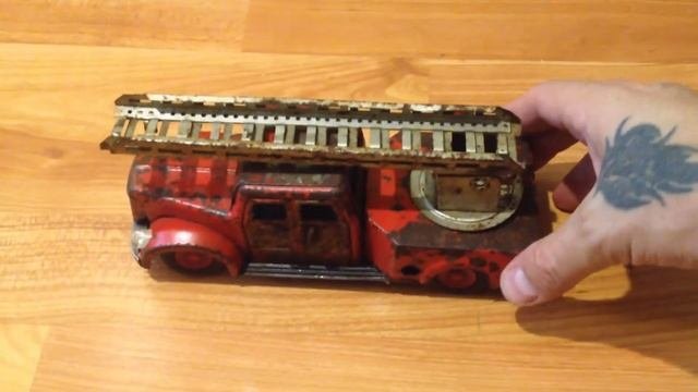 Заводная механическая игрушка -Пожарная машина.СССР.Редкость