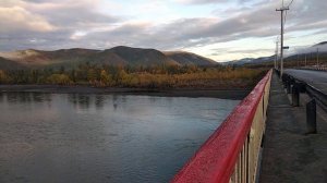 Колымская трасса. Сусуман. Утро на мосту. Река Берелех