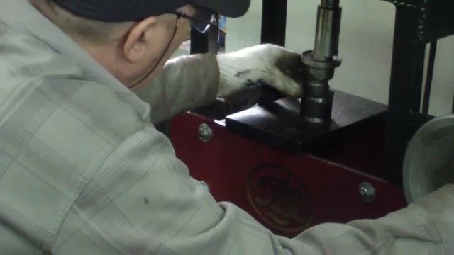 Honda CR-V прессуем сайлентблок в верхний рычаг смотреть онлайн