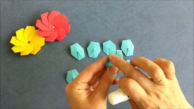 Красивый цветок оригами из бумаги. Beautiful paper origami flower