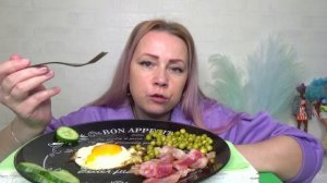 МУКБАНГ ЗАВТРАК СО МНОЙ,КОФЕ ,ГЛАЗУНЬЯ С БЕКОНОМ,ОВОЩИ///Mukbang еда на камеру/не АСМР///