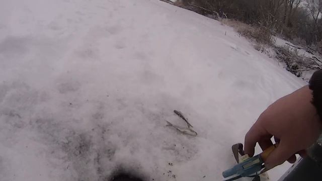 Рыбалка на реке Урал 23.12.2018. смотреть онлайн