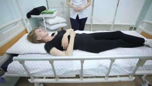 поворот тяжелобольного на бок