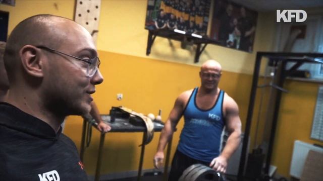 100 KG NA BICEPS - KTO MA NAJSILNIEJSZĄ ŁAPĘ CHALLENGE смотреть онлайн