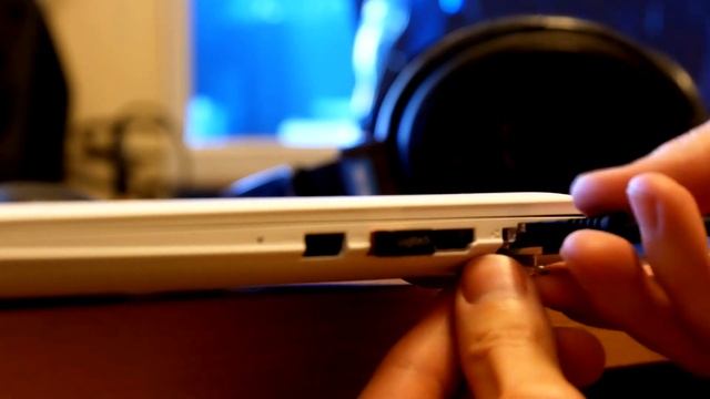 How to disconnect LAN cable from the new laptop ethernet port смотреть онлайн