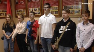 Подросткам вручили паспорта в галерее славы Совета ветеранов