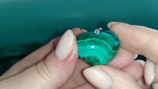 ЛАРЦЫ ИЗ МАЛАХИТА УРАЛЬСКОГО МАСТЕРА, КУЛОНЫ, ПОДВЕСЫ, СЕРДЦА ИЗ ХРИЗОКОЛЛЫ, КОЛЛЕКЦИОННЫЕ КАМНИ, смотреть онлайн