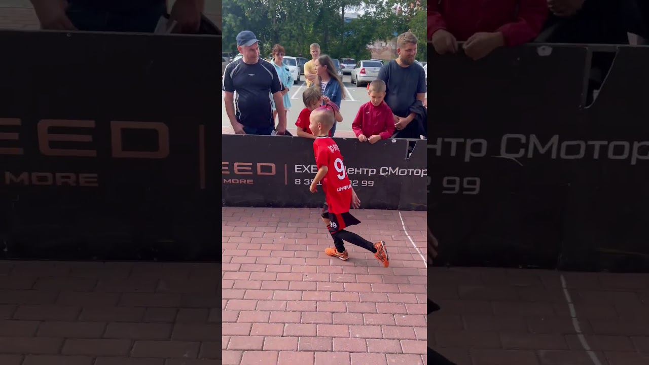 Флэтбол перед матчем ФК Челябинск - ФК Кубань, прикольная прическа )