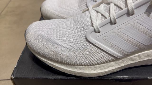 Adidas Ultra Boost 20 Triple White EF1042 смотреть онлайн