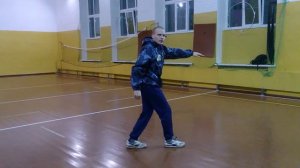 Обучение Брейк Данс,How to Breakdance:  Кросс степ (cross step)