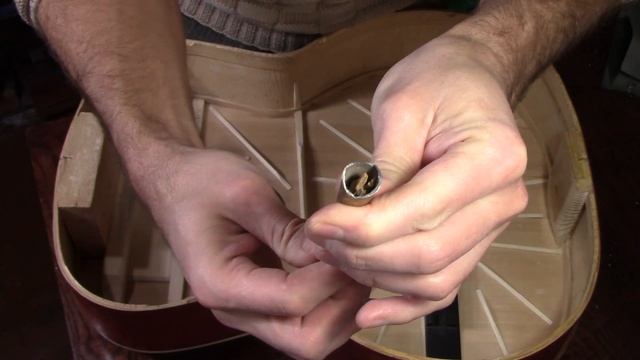 #54 Как сделать гитару из советской фабрички: доработка акустики смотреть онлайн