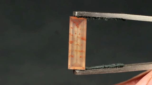 Халцедон "Персиковый закат", ступенчатая прямоугольная огранка (Chalcedony, step cut) смотреть онлайн