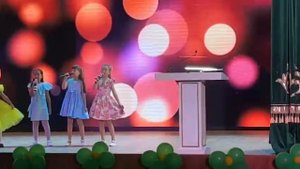 Детская вокальная группа "Школа-это шумный наш дом"