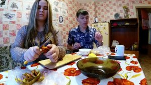БОМЖ ОБЕД ЗА 23 РУБЛЯ САМЫЙ ДЕШЕВЫЙ ОБЕД В РОССИИ НА ЧЕТВЕРЫХ