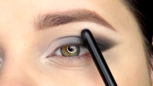 Макияж в холодной гамме с палеткой от Viseart 01 Neutral Mattes. Кошачий глаз смотреть онлайн