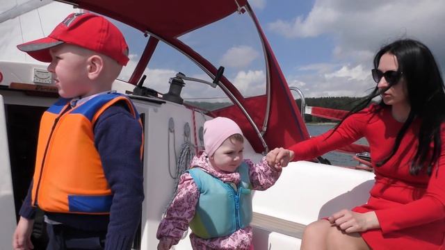 Прогулка на парусной яхте. Отдых на Минском море. Развлечения для детей