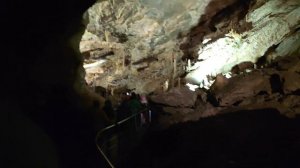 Звучит музыка Баха в Новоафонской пещере