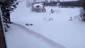 Как почистить  снег на даче? Как почистить дорожки зимой от снега?