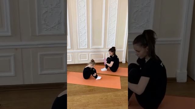 Гимнастическое упражнение Ёж (Орешек) смотреть онлайн