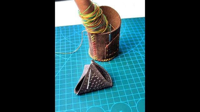 Пошив игольницы из кожи "Пирамидка"